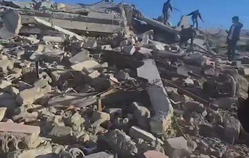 Thumbnail preview image for the video titled: Journalist Mohammed Qriqaa reunites with his children after 15 months