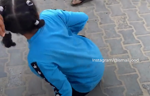 Thumbnail preview image for the video titled: She is my mother, I know her from her hair!