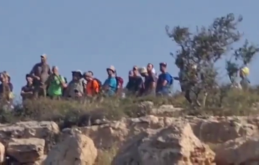 Thumbnail preview image for the video titled: Confrontation in Mount al-Arma after dozens of Israeli settlers and soldiers army, stormed it