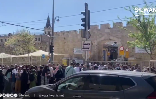 Thumbnail preview image for the video titled: Israeli forces preventing Christians to celebrate Holy Saturday in Holy Sepulcher Church