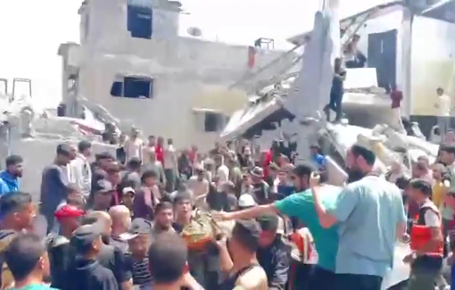 Thumbnail preview image for the video titled: Israeli bombing destroys the Abu Sahloul family house, killing five family members