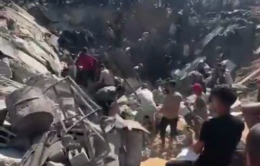 Thumbnail preview image for the video titled: Israeli bombing leaves a large crater where where Al-Budy family's house stood