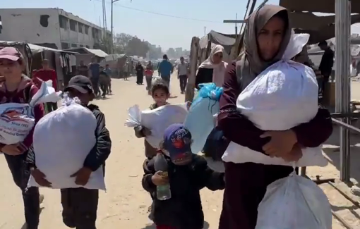 Thumbnail preview image for the video titled: Displacement from Khan Younis as Israeli bombing continues