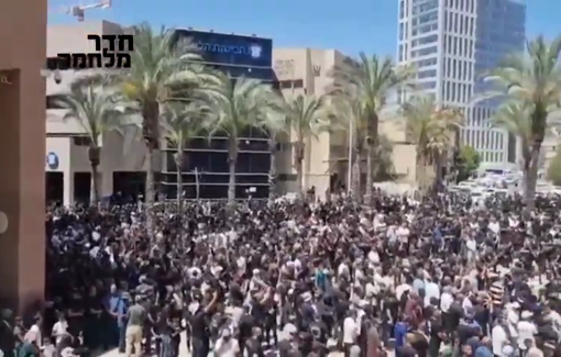 Thumbnail preview image for the video titled: Palestinian-Bedouins from the occupied al-Naqab protest the ongoing Israeli state campaign to erase their communitie