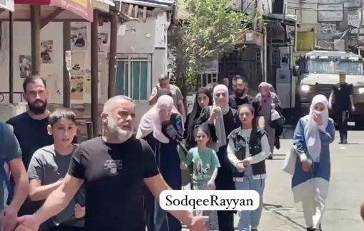 Thumbnail preview image for the video titled: Israeli soldiers force Balata residents to evacuate their homes