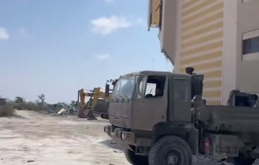 Thumbnail preview image for the video titled: Israeli troops occupy grain mills company building in Rafah