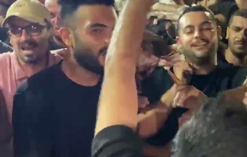 Thumbnail preview image for the video titled: Journalists carry the body of their colleague Anas Al-Sharif