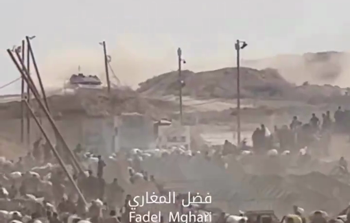 Thumbnail preview image for the video titled: Israeli tank chases behind hundreds of aid seekers in central Gaza