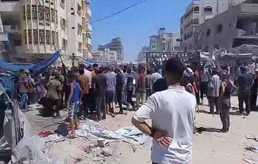 Thumbnail preview image for the video titled: Civilians carry the victims of Israeli strike on a bakery killing 12 Palestinians