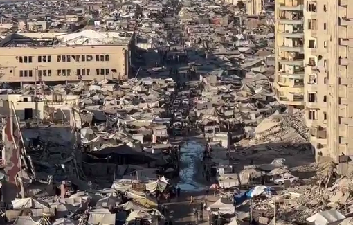 Thumbnail preview image for the video titled: Overcrowded western Gaza City amid Israeli assault and further displacement