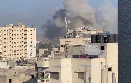 Thumbnail preview image for the video titled: Israeli strike on Al-Jazeera Club which housed displacement tents