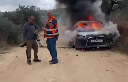Thumbnail preview image for the video titled: Israei settlers set fire to journalist Jaafar Shtayyeh’s vehicle in the town of Beita