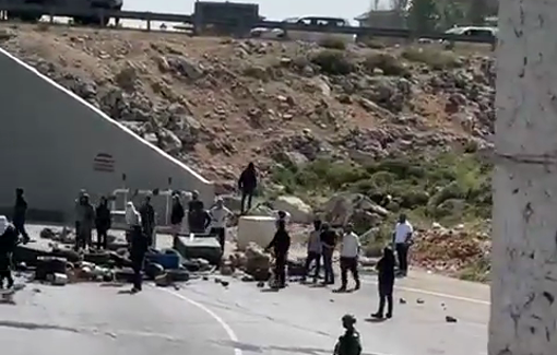 Thumbnail preview image for the video titled: Israeli settlers, backed by sldiers, block the entrance to the town of Deir Dibwan during a pogrom
