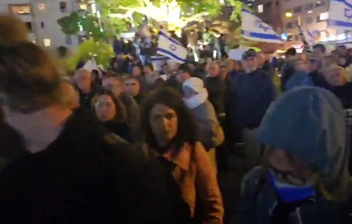 Thumbnail preview image for the video titled: TikToker Roi Star harassing anti-Netanyahu protesters in Tel Aviv