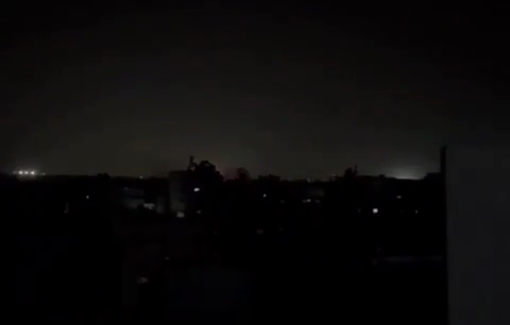 Thumbnail preview image for the video titled: Heavy Israeli artillery shelling hits eastern Gaza City.