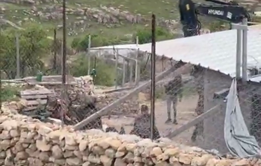 Thumbnail preview image for the video titled: Israeli army enters with Hyundai bulldozer in the community of Marajam