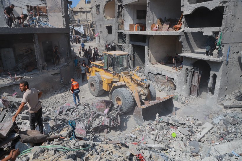 Thumbnail preview image for the video titled: Gaza Municipality crews begin clearing rubble from Israel's violent bombing of residential block