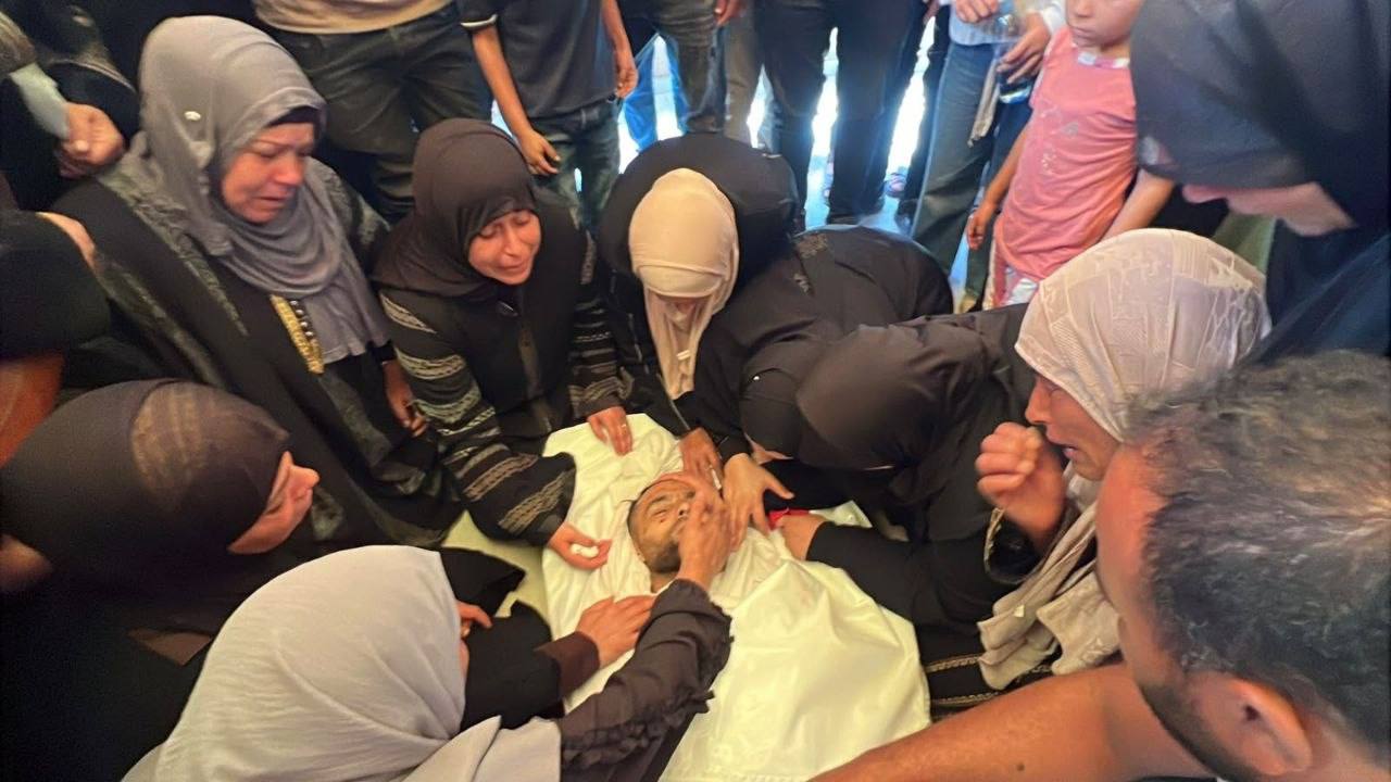 Thumbnail preview image for the video titled: Families mourn Palestinians killed by Israeli drone strike on their car